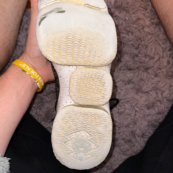Nike Lebron 15s - Picture 3 of 5
